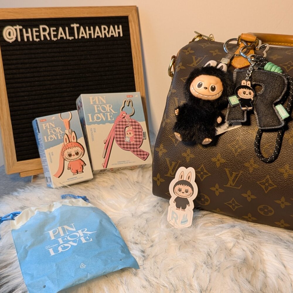 THE MONSTERS Pin for Love Vinyl Plush – R Pendant and Charm Bundle